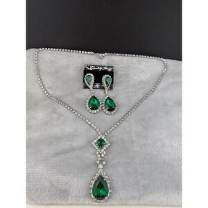 Vintage Rhinestone Necklace Earring Set Clip Ons Green Silver Tone 18"